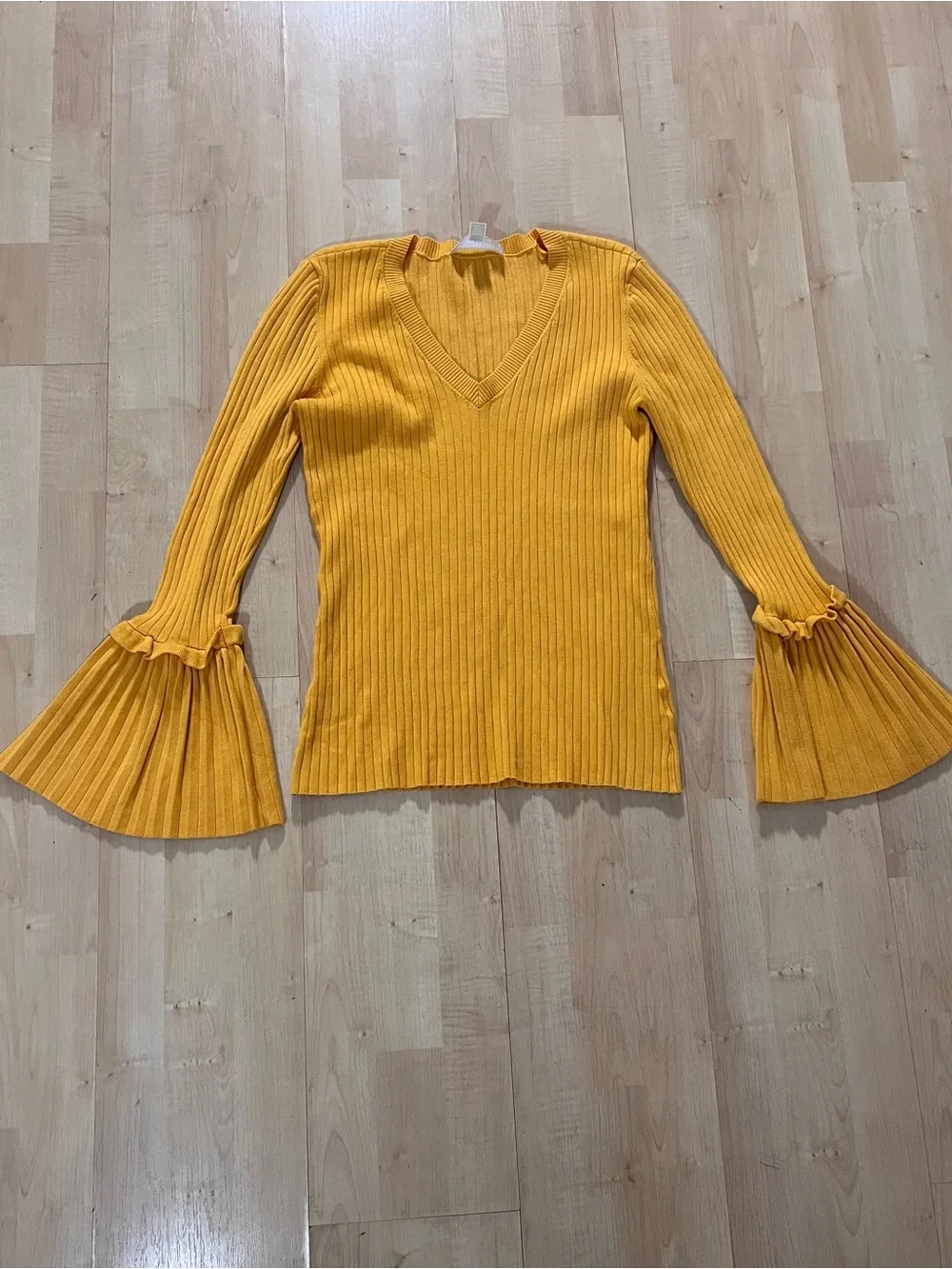 Michael Kors Ribbed Bell Sleeve Sweater Womens Medium Yellow V-Neck Knit Top